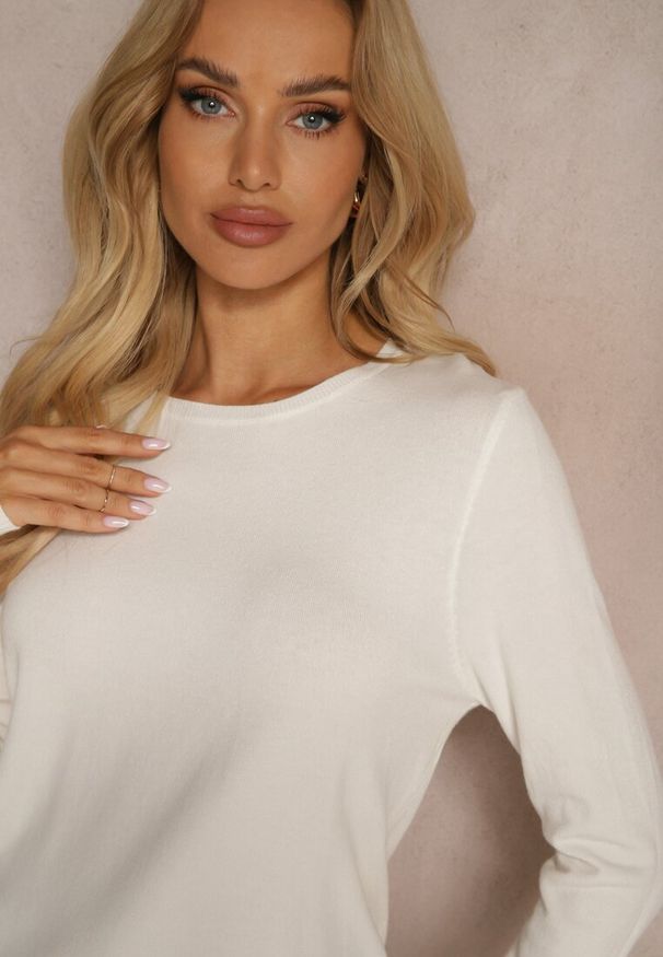 Renee - Biały Sweter o Klasycznym Kroju Irilians. Okazja: na co dzień. Kolor: biały. Styl: klasyczny