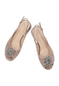 Sandały damskie S.Barski, ze skóry naturalnej z efektowną biżuteryjną ozdobą i stabilnym obcasem, beżowe, CR61-3030. Kolor: beżowy. Materiał: skóra. Wzór: aplikacja. Obcas: na obcasie. Wysokość obcasa: średni #6