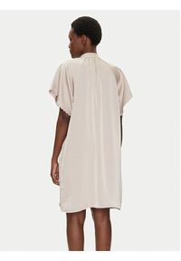 Bruuns Bazaar Sukienka codzienna Beckia Wendis BBW4490 Beżowy Loose Fit. Okazja: na co dzień. Kolor: beżowy. Materiał: syntetyk. Typ sukienki: proste. Styl: casual #5