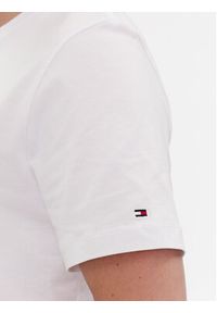 TOMMY HILFIGER - Tommy Hilfiger T-Shirt Flag Tee MW0MW37859 Biały Regular Fit. Kolor: biały. Materiał: bawełna