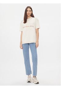 Calvin Klein Jeans T-Shirt Hero Monologo J20J222974 Écru Boyfriend Fit. Materiał: bawełna