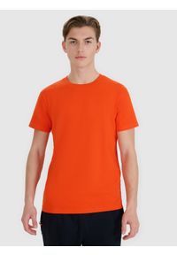 4f - 4F T-shirt regular ze strukturalnej dzianiny męski - pomarańczowy L. Okazja: na co dzień. Kolor: pomarańczowy. Materiał: dzianina. Długość rękawa: krótki rękaw. Długość: krótkie. Styl: klasyczny, sportowy, casual