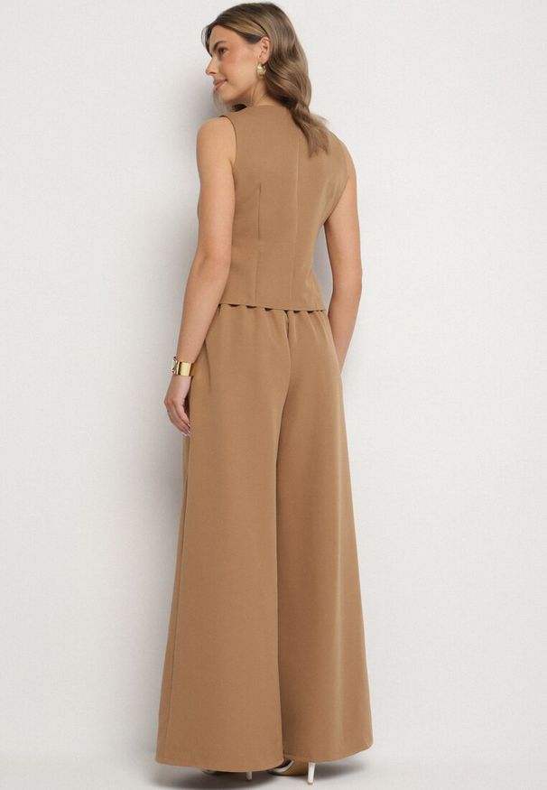 Born2be - Jasnobrązowy Komplet Garniturowy Kamizelka i Szerokie Spodnie Ravitrae. Kolor: brązowy