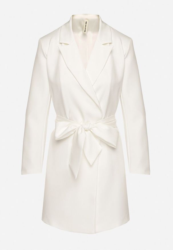 Born2be - Biała Sukienka w Stylu Marynarki z Paskiem i Usztywnionymi Ramionami Etinella. Okazja: na co dzień. Kolor: biały. Materiał: jeans, tkanina. Styl: klasyczny, casual