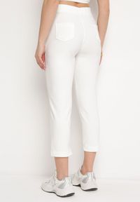Born2be - Białe Spodnie z Nogawkami 7/8 i Kieszeniami Selandima. Kolor: biały. Styl: elegancki #4