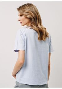 Ochnik - Błękitny T-shirt damski basic. Kolor: niebieski. Materiał: bawełna