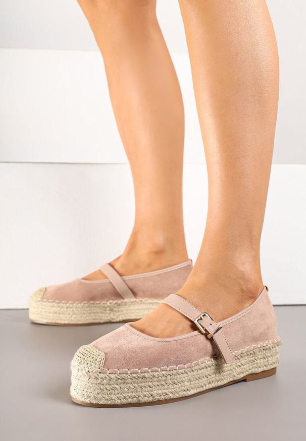 Renee - Różowe Espadryle z Plecionką i Paskiem Fevolise. Okazja: na co dzień, na plażę, na spacer. Zapięcie: pasek. Kolor: różowy. Materiał: jeans. Sezon: lato. Obcas: na platformie. Styl: casual, elegancki
