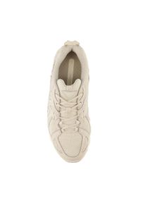 Buty do chodzenia damskie New Balance ML610TBC. Zapięcie: sznurówki. Kolor: beżowy. Materiał: skóra. Szerokość cholewki: normalna. Sport: turystyka piesza