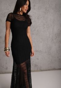 Renee - Czarna Wieczorowa Sukienka z Siateczki z Wiskozą na Krótki Rękaw Chareino. Okazja: na randkę, na wesele, na ślub cywilny. Kolor: czarny. Materiał: wiskoza. Długość rękawa: krótki rękaw. Styl: wizytowy. Długość: maxi #1