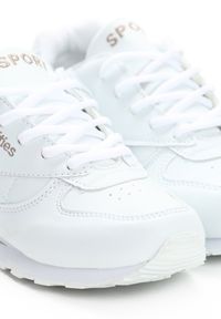 Renee - Białe Buty Sportowe Phaedron. Kolor: biały. Wzór: napisy, aplikacja. Obcas: na płaskiej podeszwie