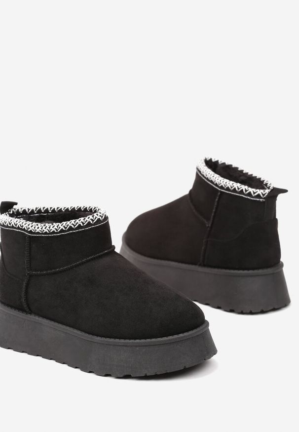 Born2be - Czarne Śniegowce na Grubej Podeszwie z Ozdobnym Haftem Ceccaria. Okazja: na spacer. Kolor: czarny. Materiał: jeans, puch. Wzór: haft. Sezon: zima. Styl: elegancki
