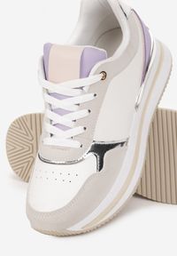 Born2be - Biało-Fioletowe Sneakersy Lilala. Nosek buta: okrągły. Kolor: biały. Materiał: materiał. Szerokość cholewki: normalna. Obcas: na platformie #5