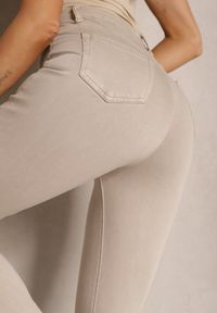 Renee - Beżowe Jeansy Skinny z Bawełną i Wiskozą High Waist Turesa. Okazja: na co dzień. Stan: podwyższony. Kolor: beżowy. Styl: elegancki, casual