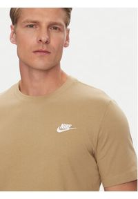 Nike T-Shirt Nsw Club Tee AR4997 Khaki Regular Fit. Kolor: brązowy. Materiał: bawełna #4