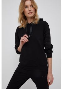 Armani Exchange bluza damska kolor czarny z kapturem. Typ kołnierza: kaptur. Kolor: czarny. Materiał: dzianina. Wzór: aplikacja #5