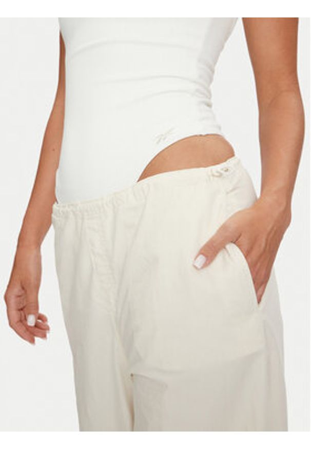 Reebok Body Bodysuit 100200750 Biały Slim Fit. Kolor: biały. Materiał: syntetyk