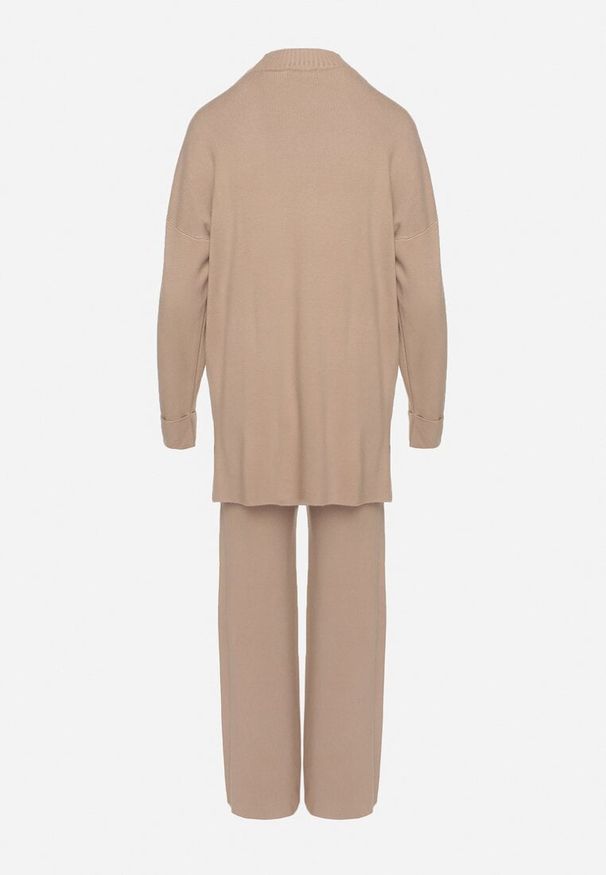 Born2be - Ciemnobeżowy Dzianinowy 2-częściowy Komplet z Wiskozą Sweter z Półgolfem i Szerokie Spodnie Firizia. Kolor: beżowy. Materiał: wiskoza, dzianina