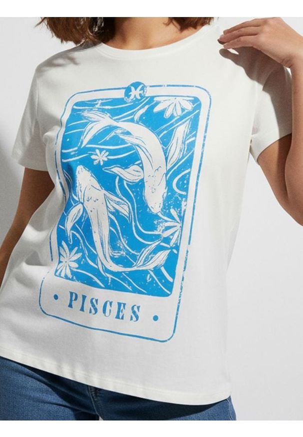 Sinsay - Bawełniana koszulka z nadrukiem - biały. Kolor: biały. Materiał: bawełna. Wzór: nadruk