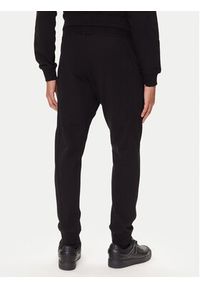 Versace Jeans Couture Spodnie dresowe 79GAAT05 Czarny Regular Fit. Kolor: czarny. Materiał: bawełna #2