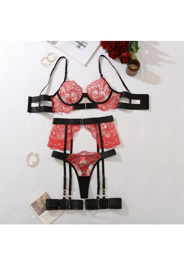 Intica - Zestaw bielizny z koronkowym haftem na romantyczne wieczory Ivey. Kolor: wielokolorowy. Materiał: koronka. Wzór: haft