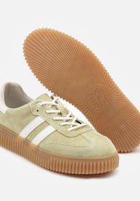 Renee - Jasnozielone Sneakersy z Zamszu na Niskiej Platformie Tenafina. Okazja: na co dzień. Kolor: zielony. Materiał: zamsz. Szerokość cholewki: normalna. Wzór: aplikacja. Obcas: na platformie