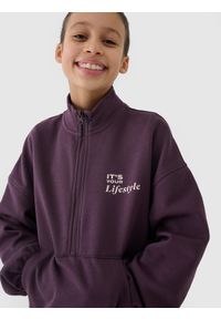 4f - 4F Bluza dresowa nierozpinana bez kaptura dziewczęca - fioletowa 158 (12-13 lat). Okazja: na co dzień. Typ kołnierza: bez kaptura. Kolor: fioletowy. Materiał: dresówka. Wzór: napisy, gładki, ze splotem. Sezon: lato. Styl: casual, sportowy #1