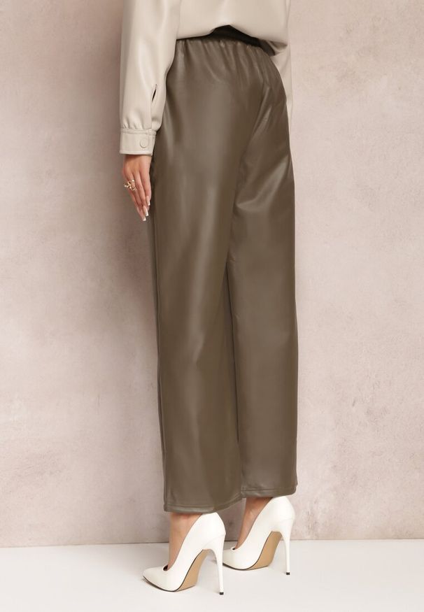 Renee - Zielone Spodnie z Szerokimi Nogawkami i Gumką w Talii z Imitacji Skóry Agasa. Kolor: zielony. Styl: elegancki