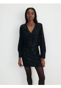 Reserved - Sukienka mini z cekinami - czarny. Kolor: czarny. Materiał: dzianina. Typ sukienki: proste. Długość: mini #1
