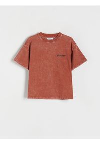 Reserved - T-shirt oversize z efektem sprania - kasztanowy. Kolor: brązowy. Materiał: bawełna, dzianina