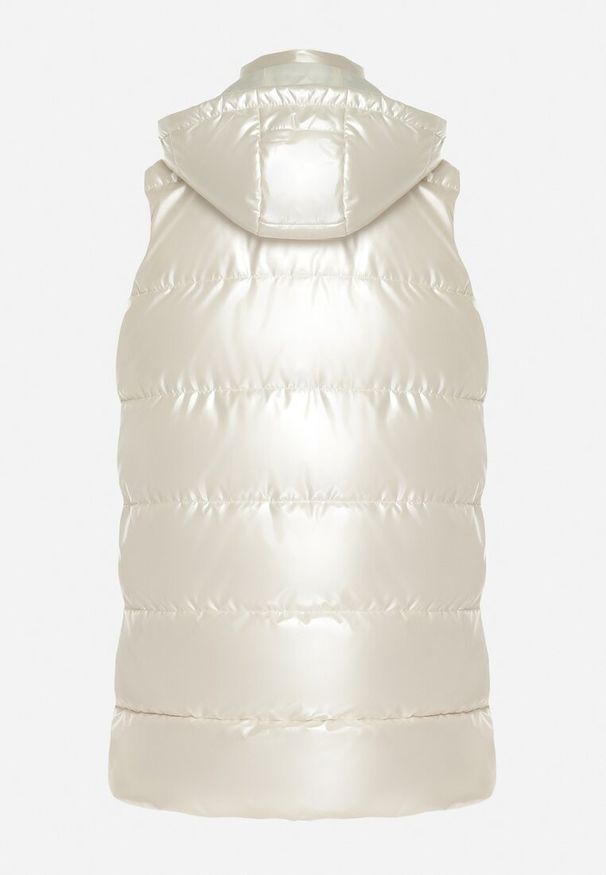 Born2be - Jasnobeżowa Długa Kamizelka Pikowana z Kapturem Agelie. Typ kołnierza: kaptur. Kolor: beżowy. Długość: długie. Wzór: aplikacja