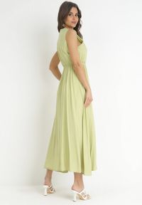 Born2be - Zielona Wiskozowa Sukienka Maxi z Gumką w Pasie i Ozdobnym Dekoltem Nashira. Kolor: zielony. Materiał: wiskoza. Sezon: wiosna, lato. Długość: maxi #5