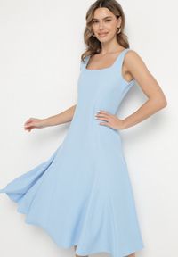 Born2be - Niebieska Klasyczna Sukienka o Rozkloszowanym Kroju Delure. Okazja: na imprezę. Typ kołnierza: dekolt kwadratowy. Kolor: niebieski. Wzór: aplikacja. Styl: klasyczny #3