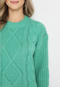Born2be - Ciemnozielony Jednolity Sweter ze Ściągaczami i Klasycznym Splotem Loma. Kolor: zielony. Długość rękawa: długi rękaw. Długość: długie. Wzór: jednolity, ze splotem. Styl: klasyczny