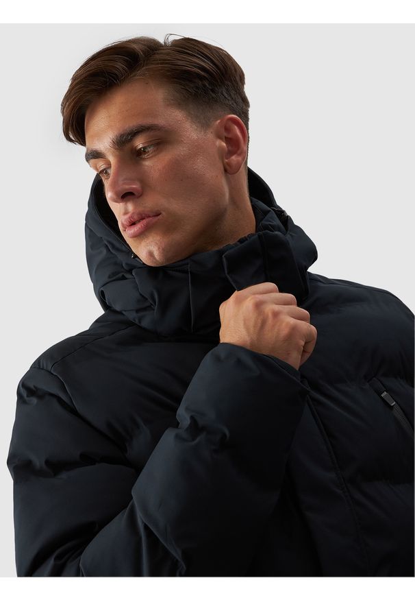 4f - 4F Kurtka puchowa z syntetycznym wypełnieniem membrana 10000 męska - czarna S. Okazja: na co dzień. Typ kołnierza: kaptur. Kolor: czarny. Materiał: puch, syntetyk. Długość: długie. Wzór: gładki. Sezon: zima. Styl: casual, klasyczny, sportowy