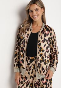 Born2be - Beżowo-Różowa Kurtka Bomberka w Panterkę ze Ściągaczami Irira. Okazja: na spacer, na co dzień. Kolor: beżowy. Materiał: jeans. Długość rękawa: długi rękaw. Długość: długie. Wzór: motyw zwierzęcy. Styl: casual, elegancki #3