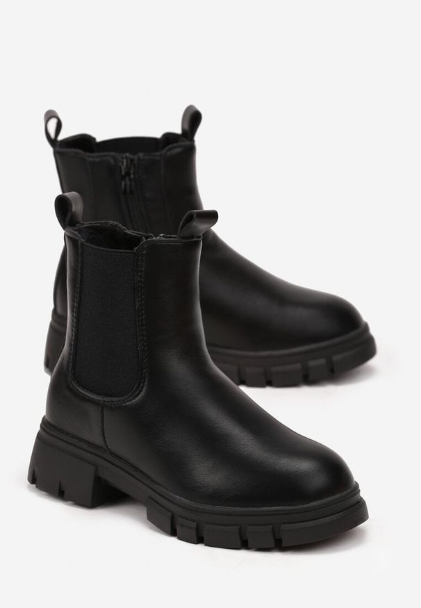 Born2be - Czarne Botki Sztyblety na Grubej Podeszwie z Elastyczną Wstawką Vivaroi. Zapięcie: zamek. Kolor: czarny