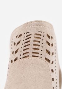 Born2be - Jasnobeżowe Botki Kowbojki Vices na Obcasie z Ażurową Cholewką i Wycięciem Dorfedi. Okazja: na co dzień. Kolor: beżowy. Materiał: jeans. Szerokość cholewki: normalna. Wzór: ażurowy. Obcas: na obcasie. Styl: casual, elegancki. Wysokość obcasa: średni #4