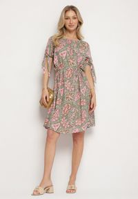 Born2be - Różowa Sukienka z Bawełny z Okrągłym Dekoltem i Wiązaniem w Pasie Tosaria. Okazja: na co dzień. Kolor: różowy. Materiał: bawełna. Sezon: lato. Styl: casual, elegancki #7