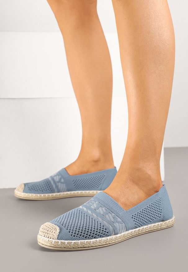 Renee - Jasnoniebieskie Espadryle z Napisem Perforowaną Cholewką i Plecionym Noskiem Palamelia. Okazja: na co dzień. Kolor: niebieski. Materiał: jeans. Szerokość cholewki: normalna. Wzór: napisy. Sezon: lato. Styl: wakacyjny, elegancki, casual