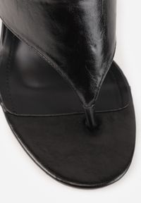 Renee - Czarne Klapki Japonki na Koturnie z Zabudowaną Cholewką Humbledane. Kolor: czarny. Materiał: materiał. Sezon: lato. Obcas: na koturnie. Styl: elegancki #9