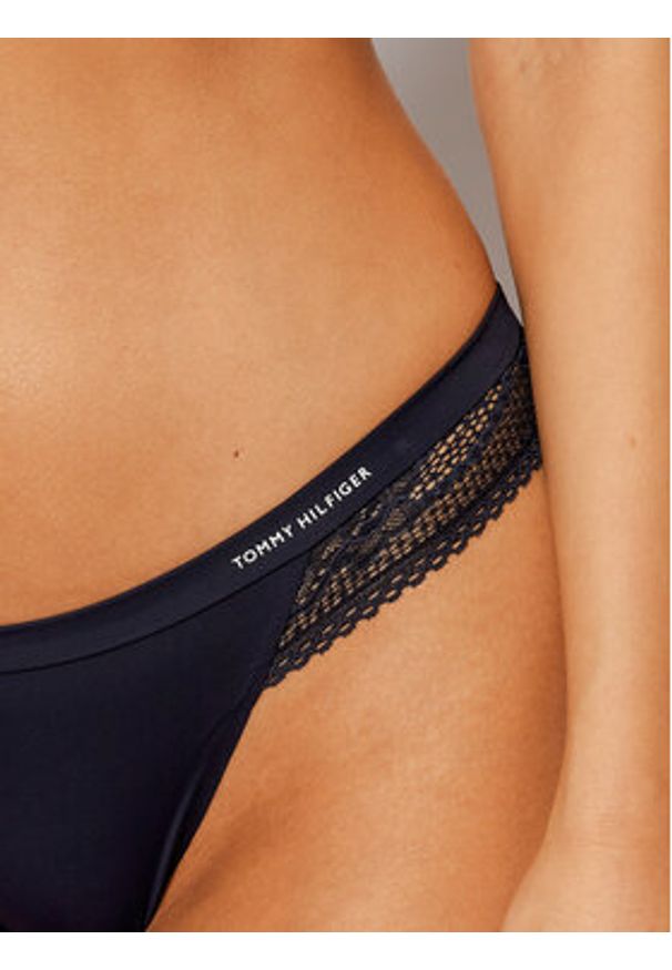 TOMMY HILFIGER - Tommy Hilfiger Stringi UW0UW02473 Granatowy. Kolor: niebieski. Materiał: syntetyk