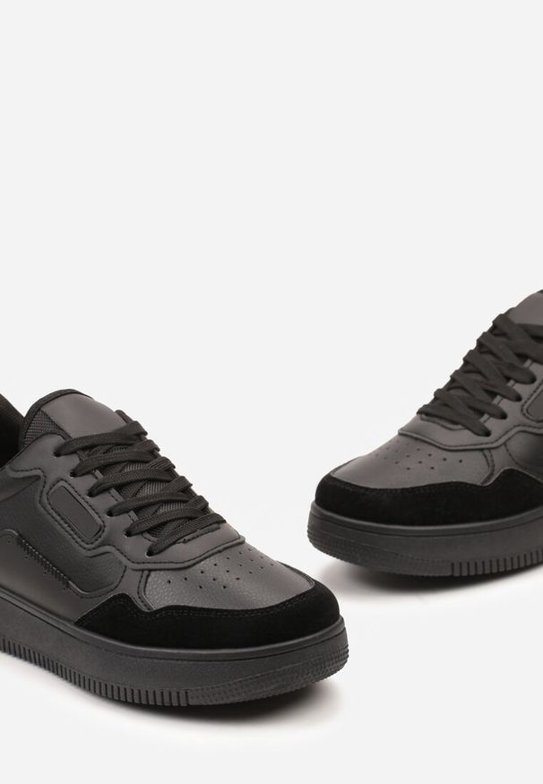 Born2be - Czarne Buty Sportowe z Imitacji Skóry ze Sznurowaniem i Subtelną Perforacją Asorna. Okazja: na co dzień. Kolor: czarny. Materiał: skóra