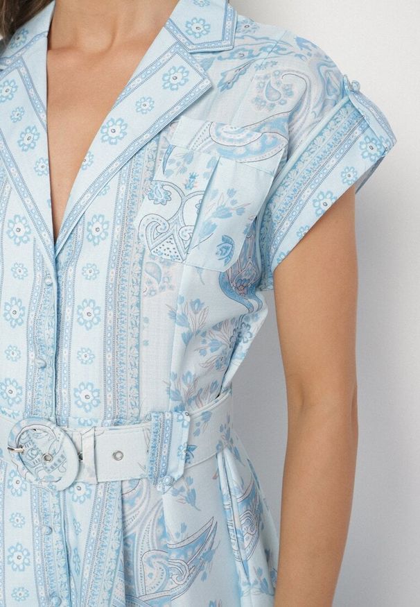 Born2be - Niebieska Rozkloszowana Sukienka Koszulowa z Lnu i Wiskozy z Paskiem Alumera. Typ kołnierza: dekolt w serek, kołnierzyk klasyczny. Kolor: niebieski. Materiał: len, wiskoza. Typ sukienki: koszulowe. Styl: klasyczny