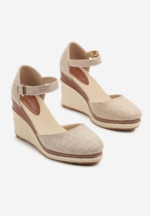 Renee - Ciemnobeżowe Sandały na Koturnie z Plecionką w Stylu Espadryli Alathria. Okazja: na co dzień. Zapięcie: sprzączka. Kolor: beżowy. Sezon: lato. Obcas: na koturnie. Styl: elegancki, casual