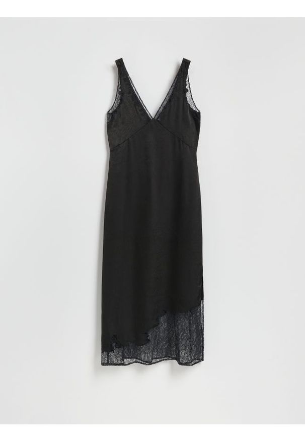 Reserved - Sukienka midi z koronką - czarny. Kolor: czarny. Materiał: koronka. Wzór: koronka. Typ sukienki: proste. Długość: midi