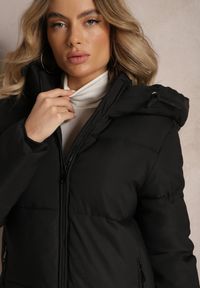Renee - Czarna Kurtka Pikowana z Suwakami po Bokach Hafida. Okazja: na co dzień. Kolor: czarny. Materiał: jeans. Długość rękawa: długi rękaw. Długość: długie. Sezon: zima. Styl: casual #5