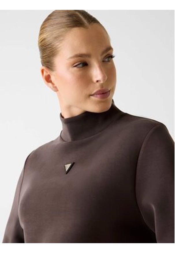 Guess Bluza 164821 Brązowy Classic Fit. Kolor: brązowy