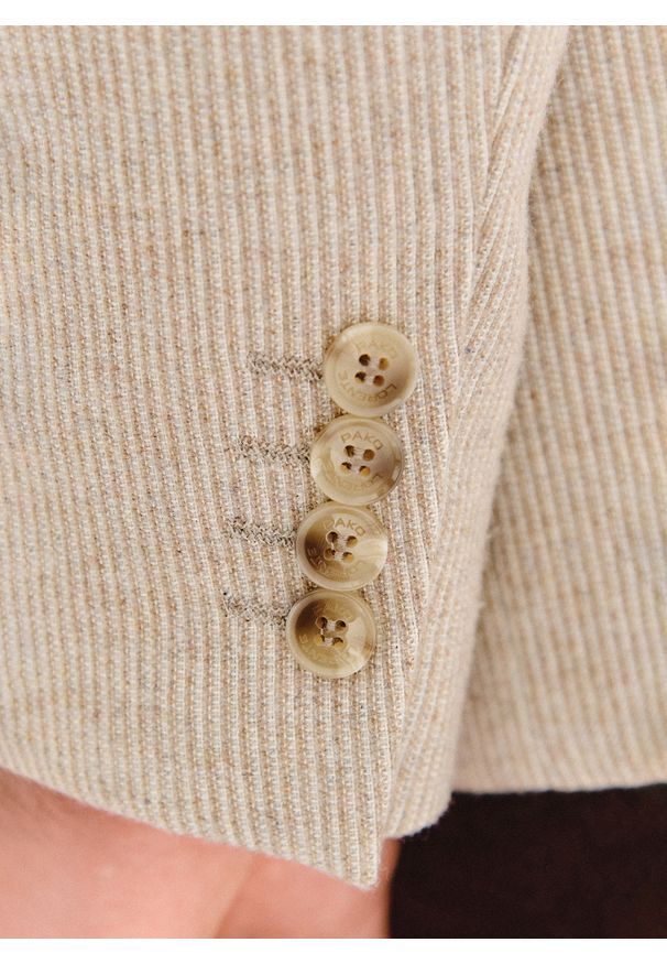 Pako Lorente - PAKO LORENTE - Beżowa marynarka męska z odpinaną stójką. Okazja: na co dzień. Typ kołnierza: kołnierzyk stójkowy. Kolor: beżowy. Materiał: wełna, poliester. Sezon: jesień. Styl: casual