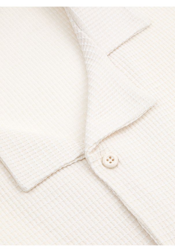 Pako Lorente - PAKO LORENTE - Dzianinowa beżowa koszula męska. Okazja: na co dzień. Kolor: beżowy. Materiał: dzianina. Długość rękawa: krótki rękaw. Długość: krótkie. Sezon: lato. Styl: casual