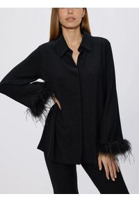 Reserved - Koszula z metalizowaną nitką - czarny. Kolor: czarny. Materiał: dzianina #1